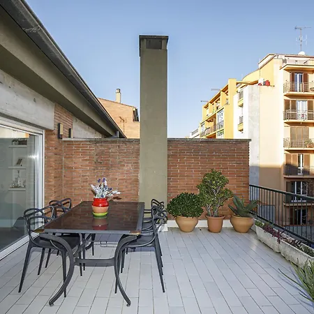 Con Gran Terraza En Appartamento Girona