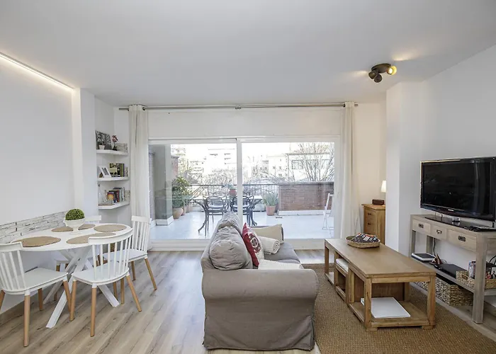 Con Gran Terraza En 지로나